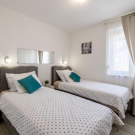 Apart Sa Terasom 250M Od Plaze,Parking,Wi Fi,Rostilj Trogir Exterior photo