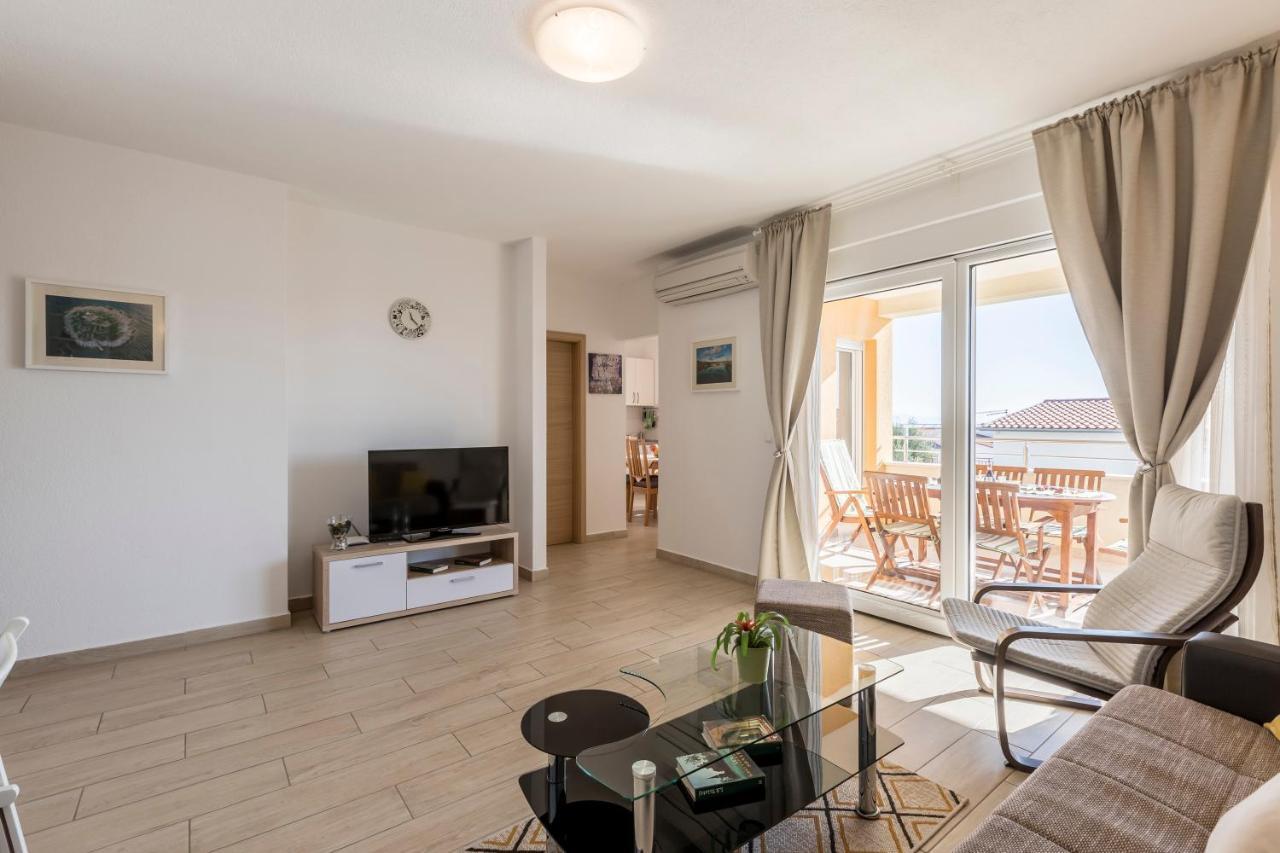 Apart Sa Terasom 250M Od Plaze,Parking,Wi Fi,Rostilj Trogir Exterior photo