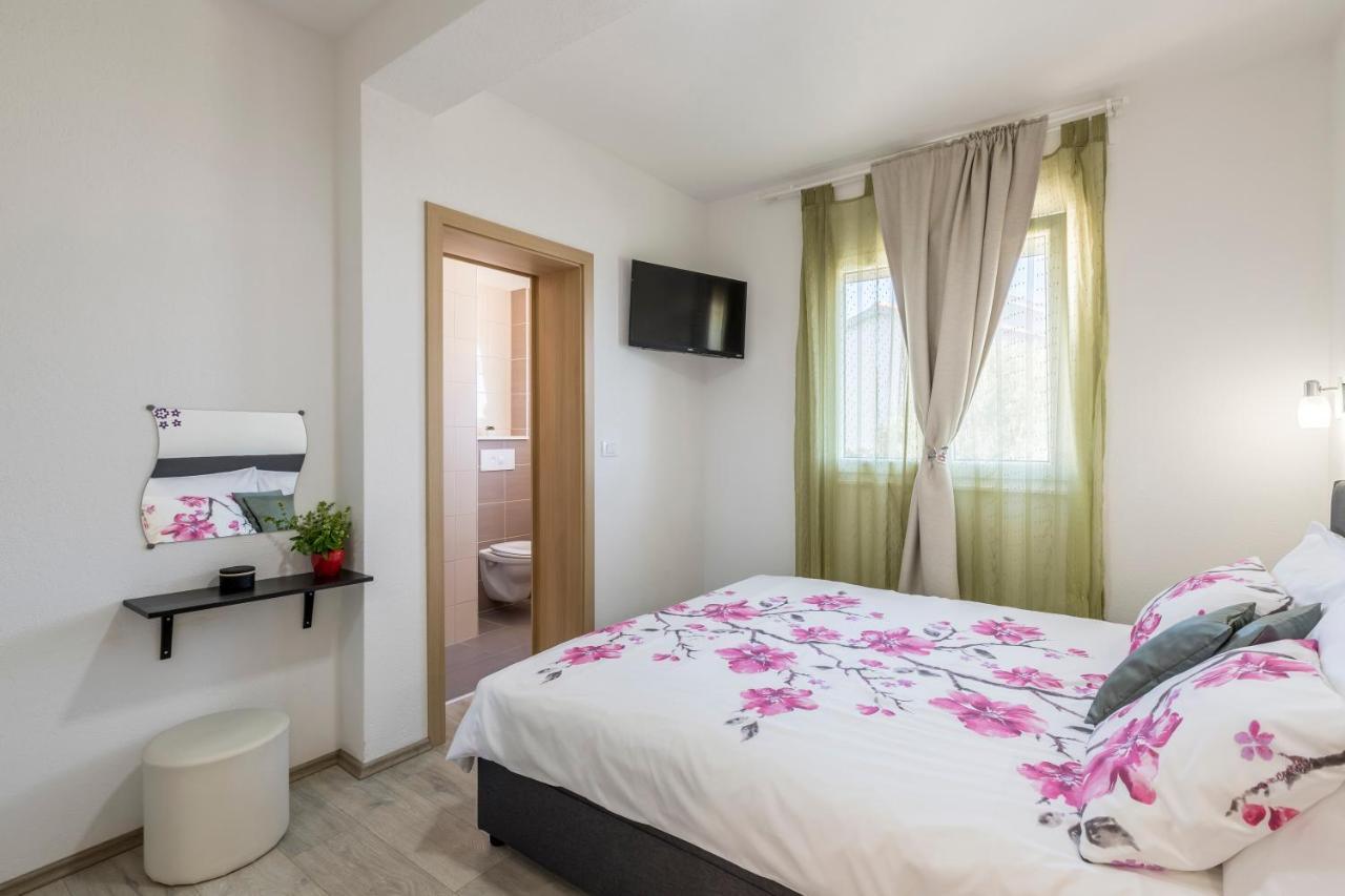Apart Sa Terasom 250M Od Plaze,Parking,Wi Fi,Rostilj Trogir Exterior photo