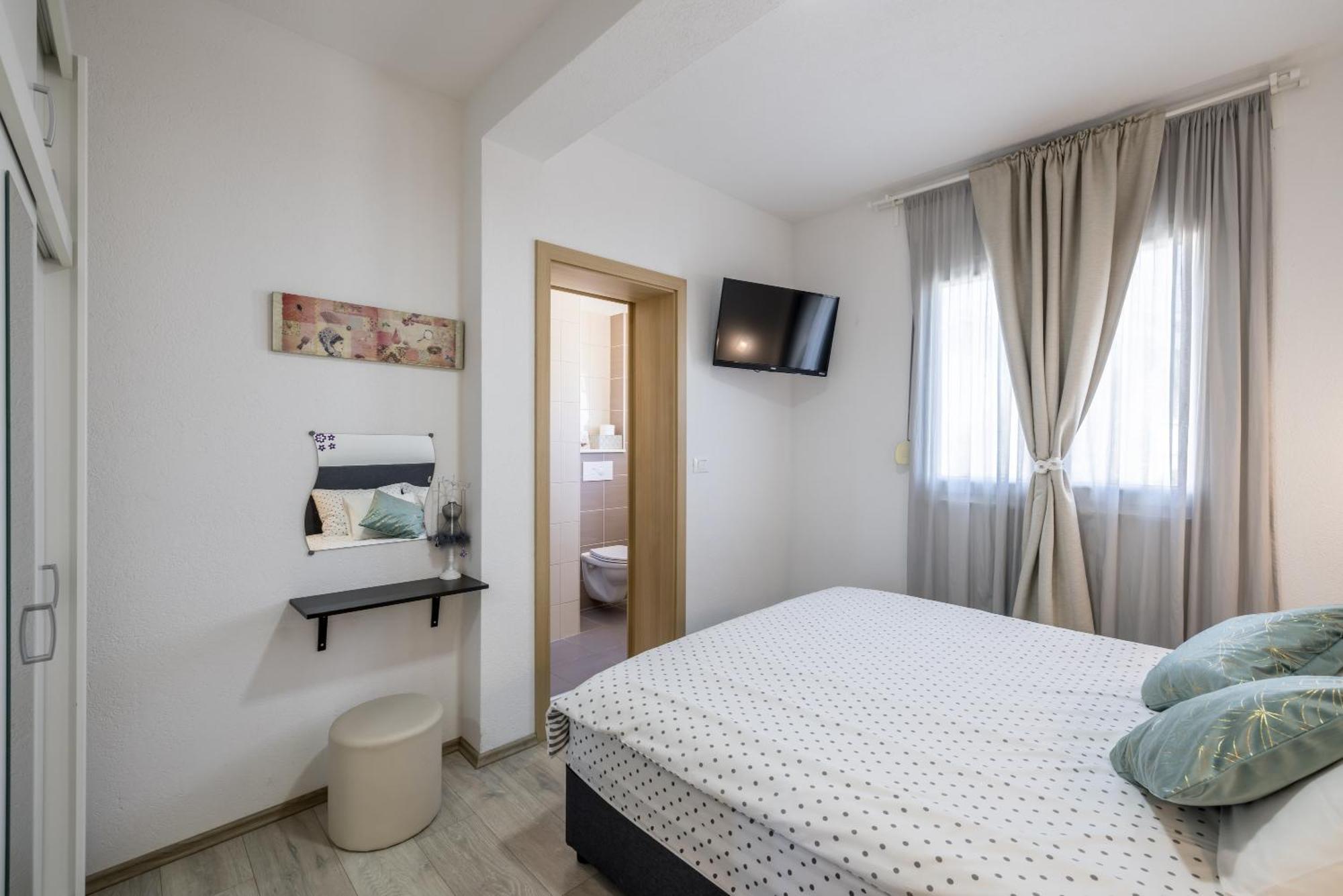 Apart Sa Terasom 250M Od Plaze,Parking,Wi Fi,Rostilj Trogir Exterior photo