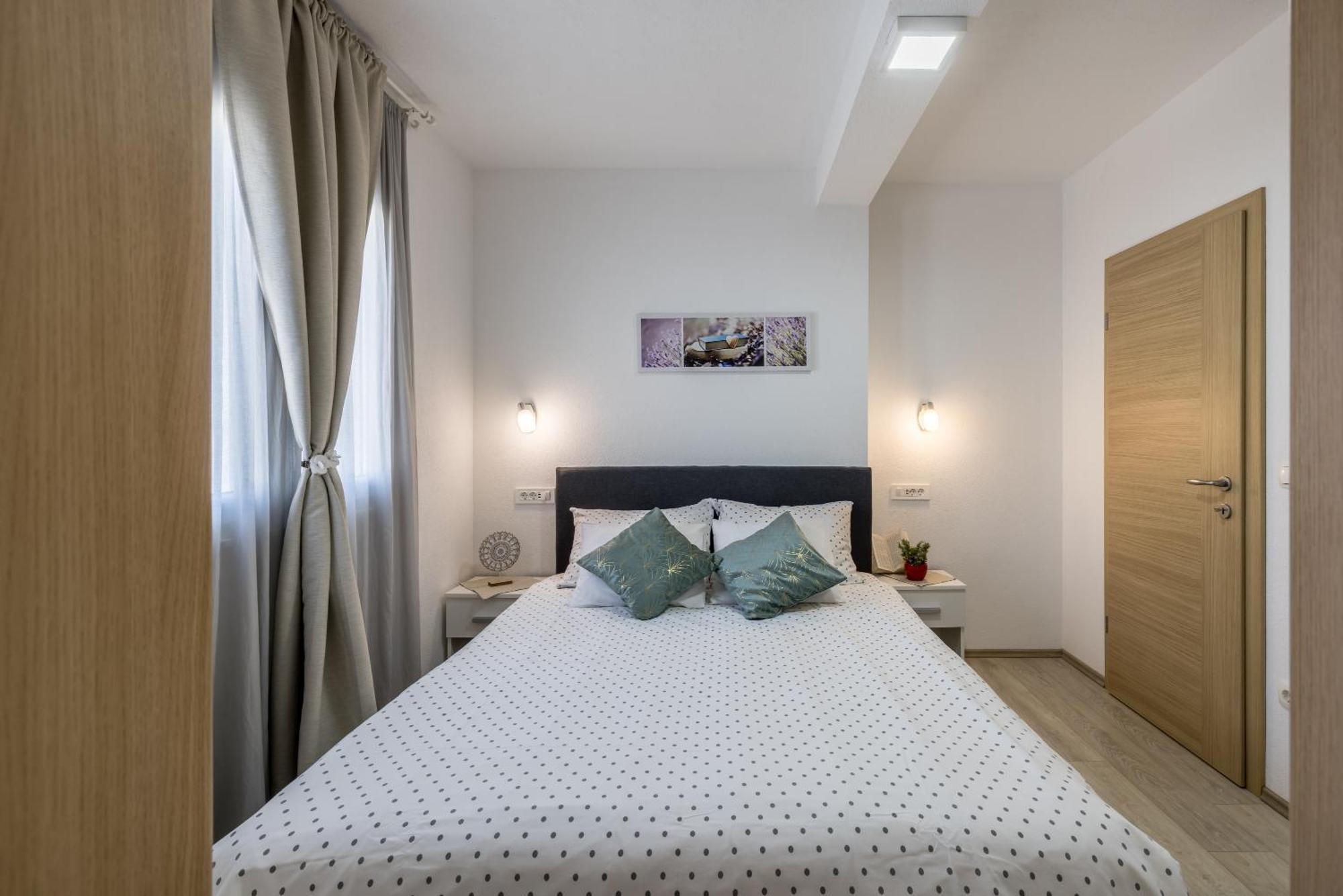 Apart Sa Terasom 250M Od Plaze,Parking,Wi Fi,Rostilj Trogir Exterior photo
