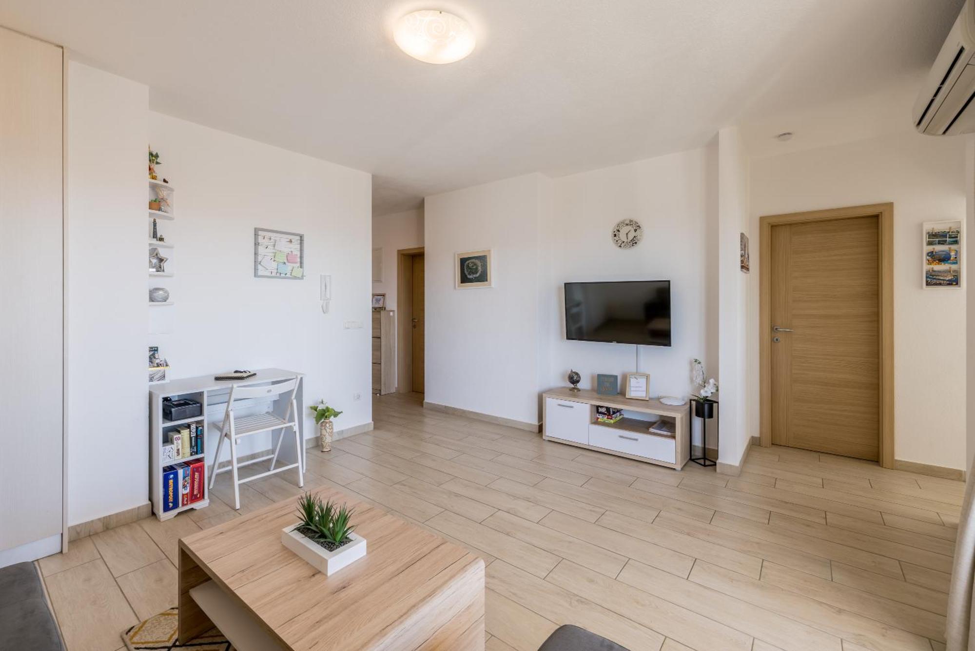 Apart Sa Terasom 250M Od Plaze,Parking,Wi Fi,Rostilj Trogir Exterior photo